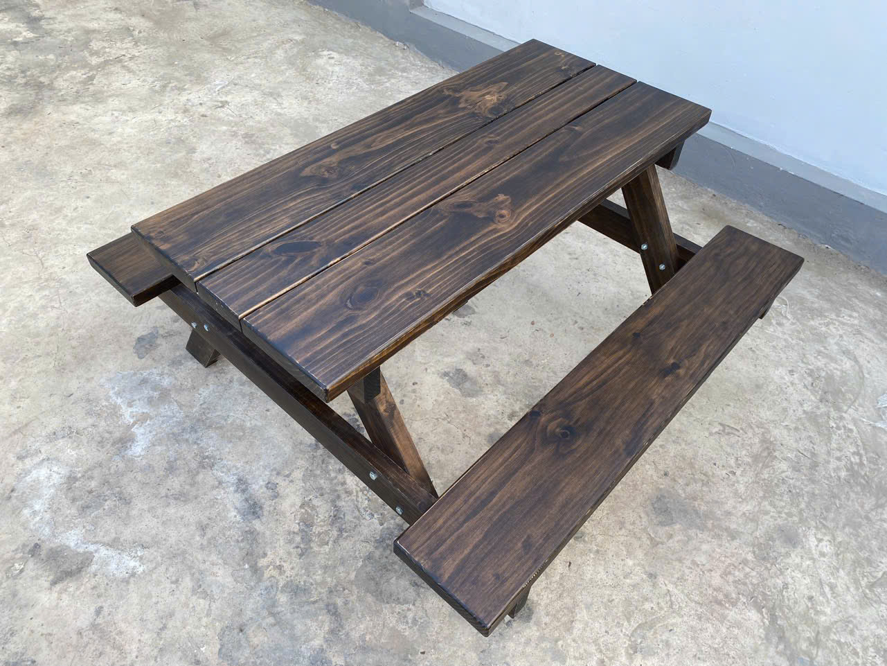 Bộ Bàn Gỗ Thông Băng Liền Chữ A 1m4 – Giải Pháp Gọn Gàng Cho Quán Nhậu