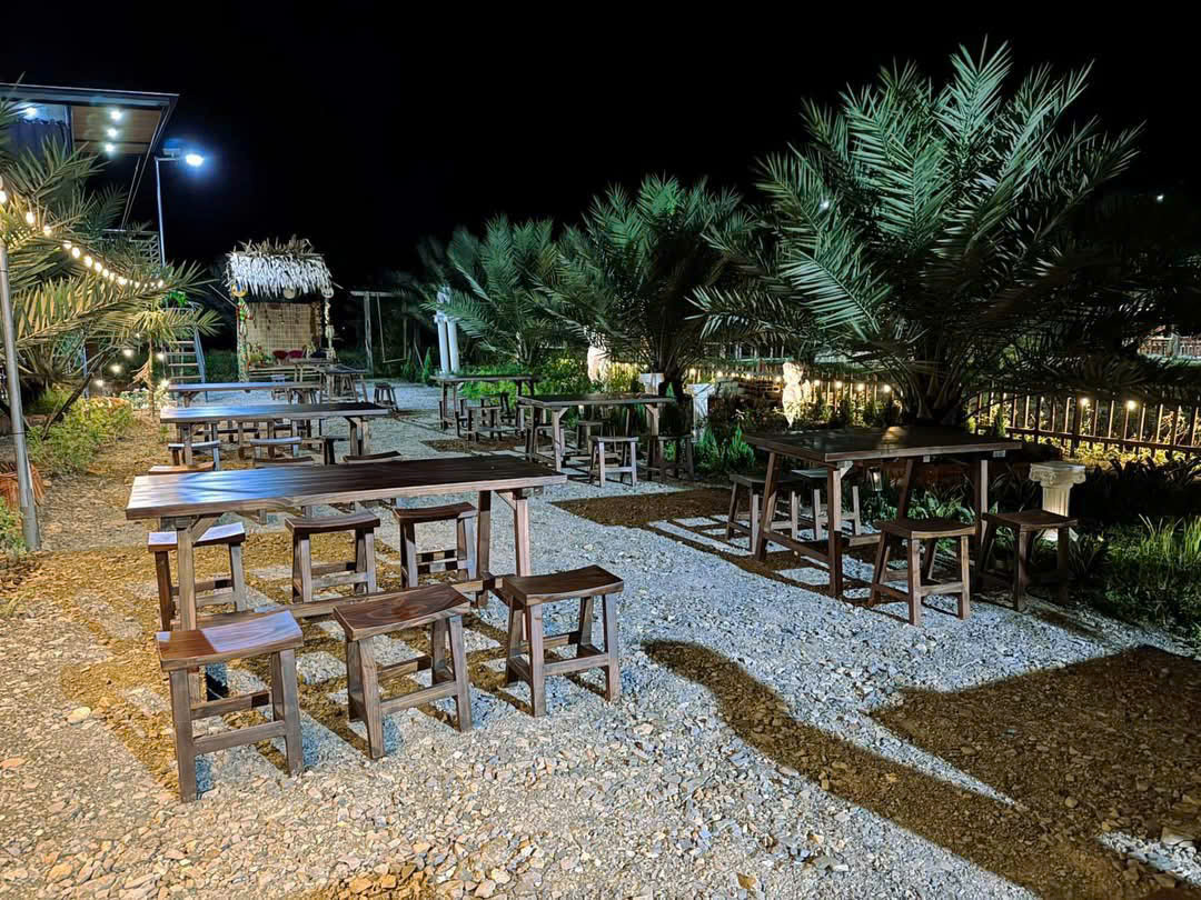 Bộ Bàn Gỗ Thông 1m6 Kèm 6 Ghế Đôn – Tăng Công Suất Cho Quán Nhậu, Quán Ăn