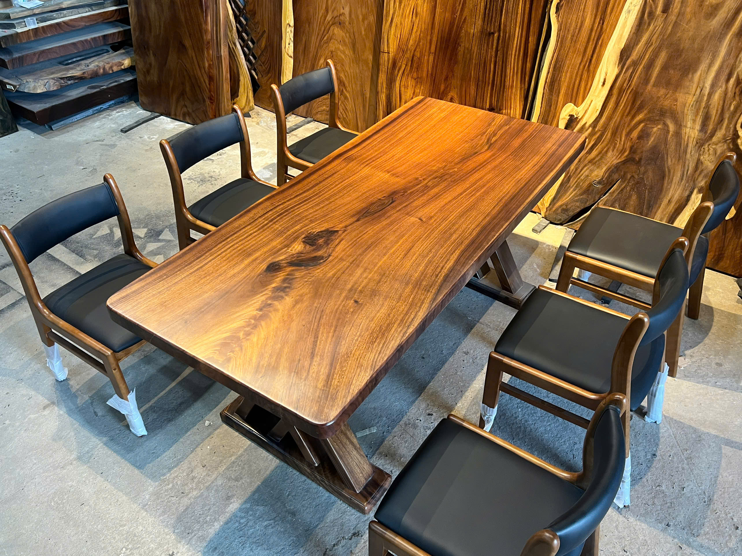 Bàn Gỗ Me Tây Dài 1m8 Đẹp Giá Tốt – Chắc Chắn & Sang Trọng