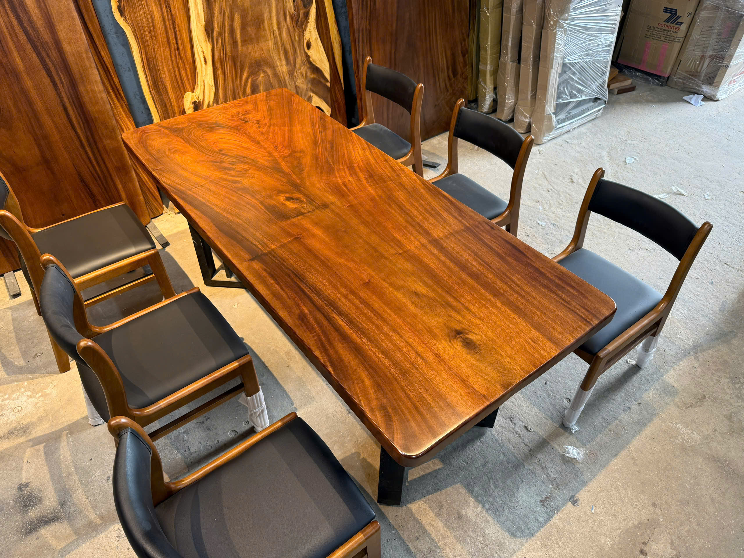 Bàn Gỗ Me Tây Nguyên Tấm 6 Ghế - Sản Phẩm Nguyên Tấm Sang Trọng