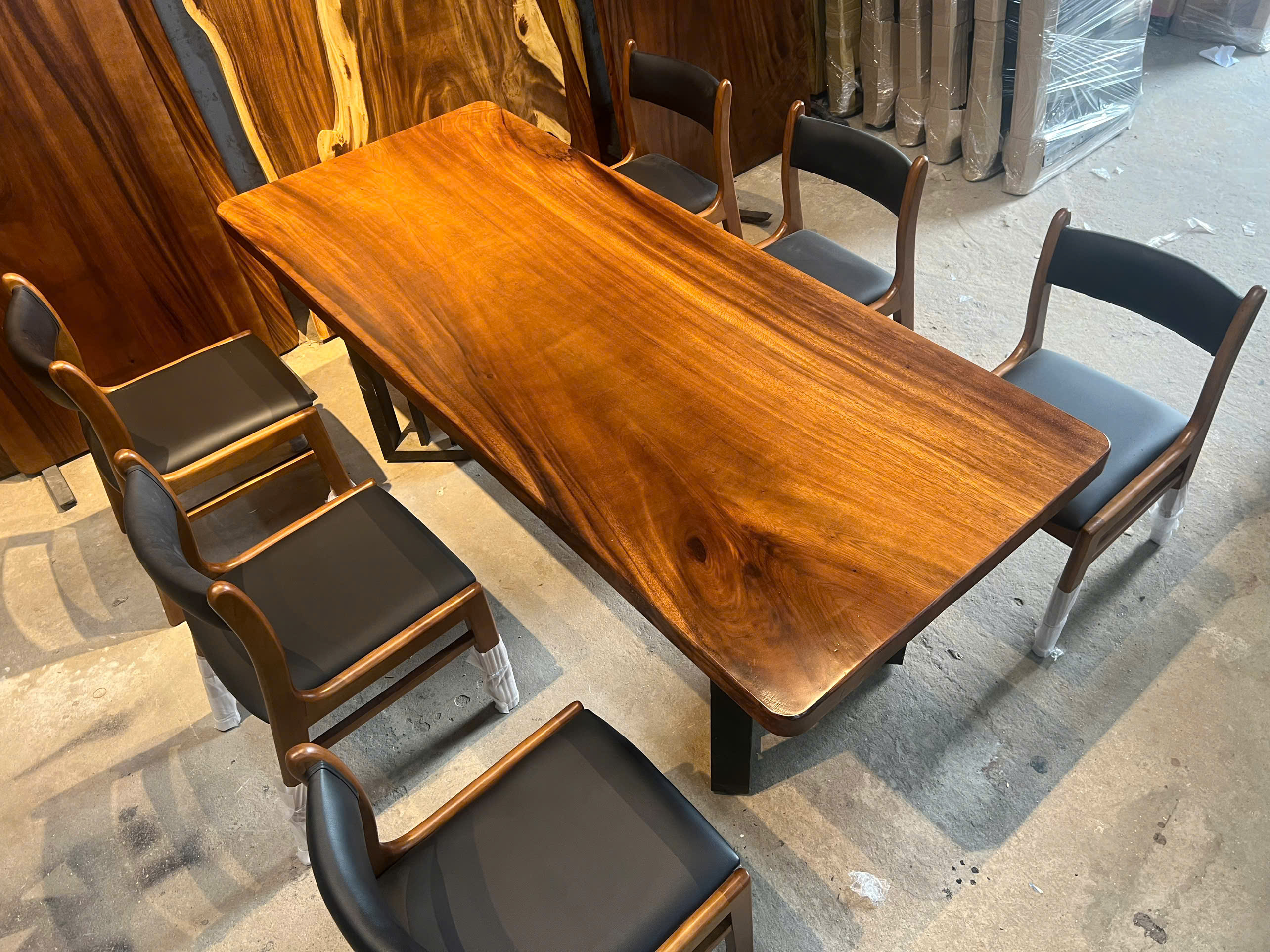 Bàn Gỗ Me Tây Phù Hợp 6 Ghế – Sự Lựa Chọn Hoàn Hảo Cho Gia Đình Bạn