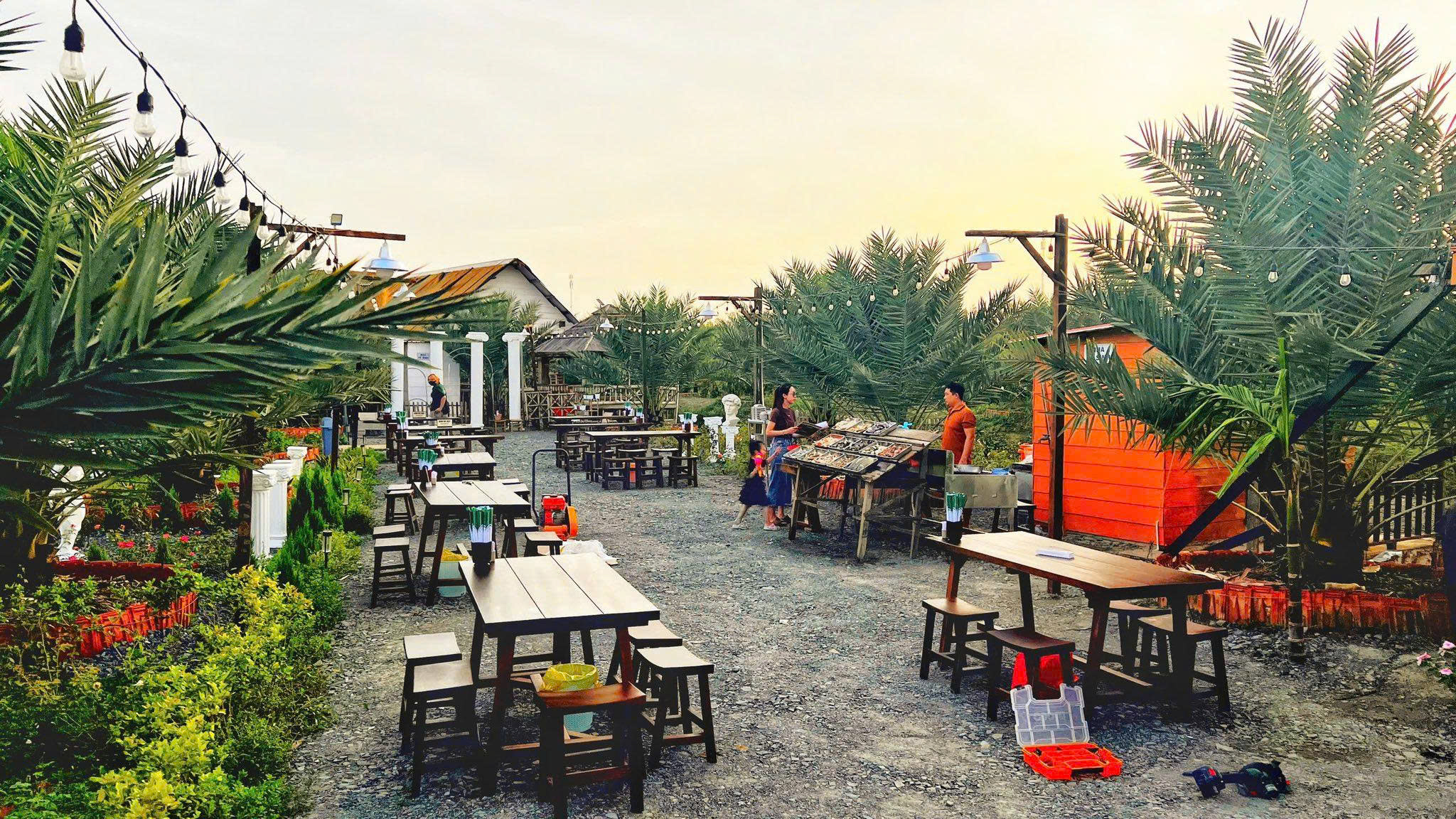 Bộ Bàn Gỗ Thông 1m4 Kèm 4 Ghế – Chuẩn Setup Quán Nhậu